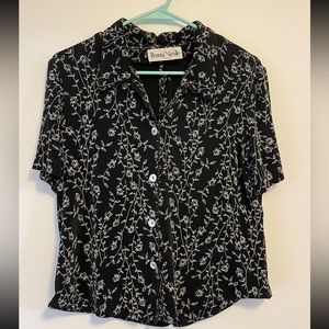 Vintage black and white t-shirt blouse